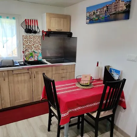 D'une Avec Jardin Clos Et Wifi A A 7 Km De La Daire Toulon